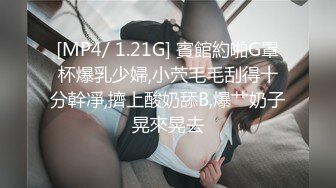 白雪公主般美丽竹子 勾搭外卖小哥，都穿这么透明了，人又长得漂亮，小哥竟然无动于衷，唉.....